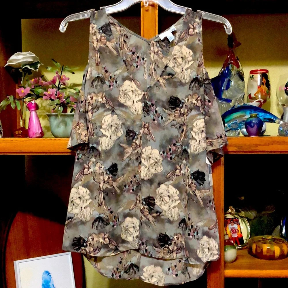 14th & Union Cold Shoulder Top - Picture 1 of 9